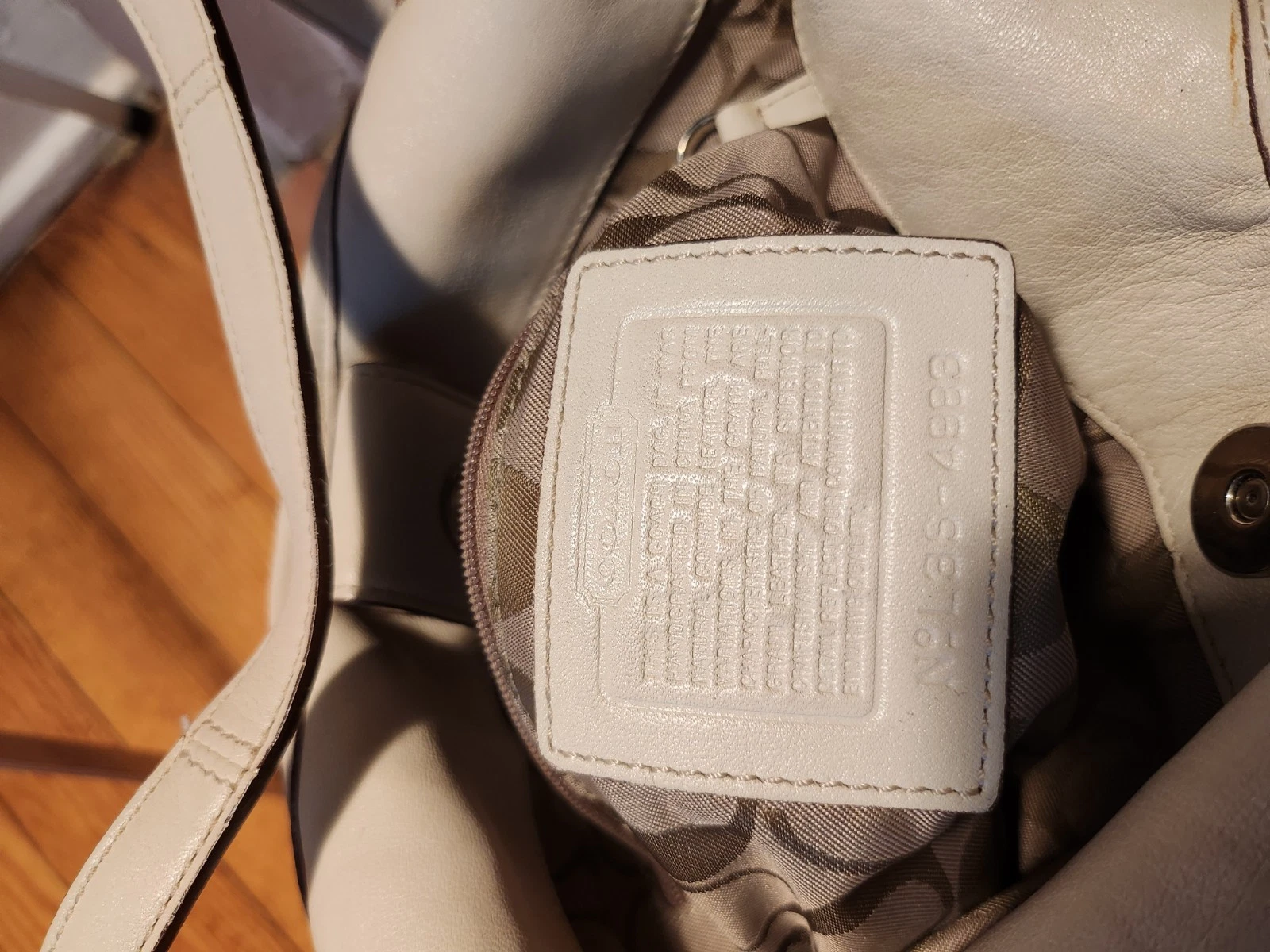 Borsa borsa vintage Coach Legacy SoHo Hobo #4983 in pelle con guscio d'uovo