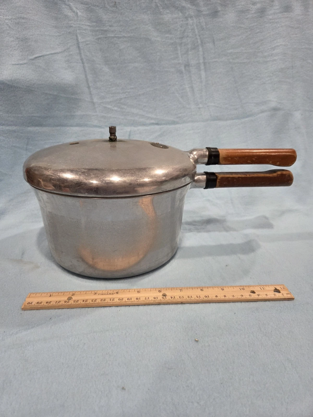 Presto Vintage Model 40 Pressure Cooker 4 Qt
