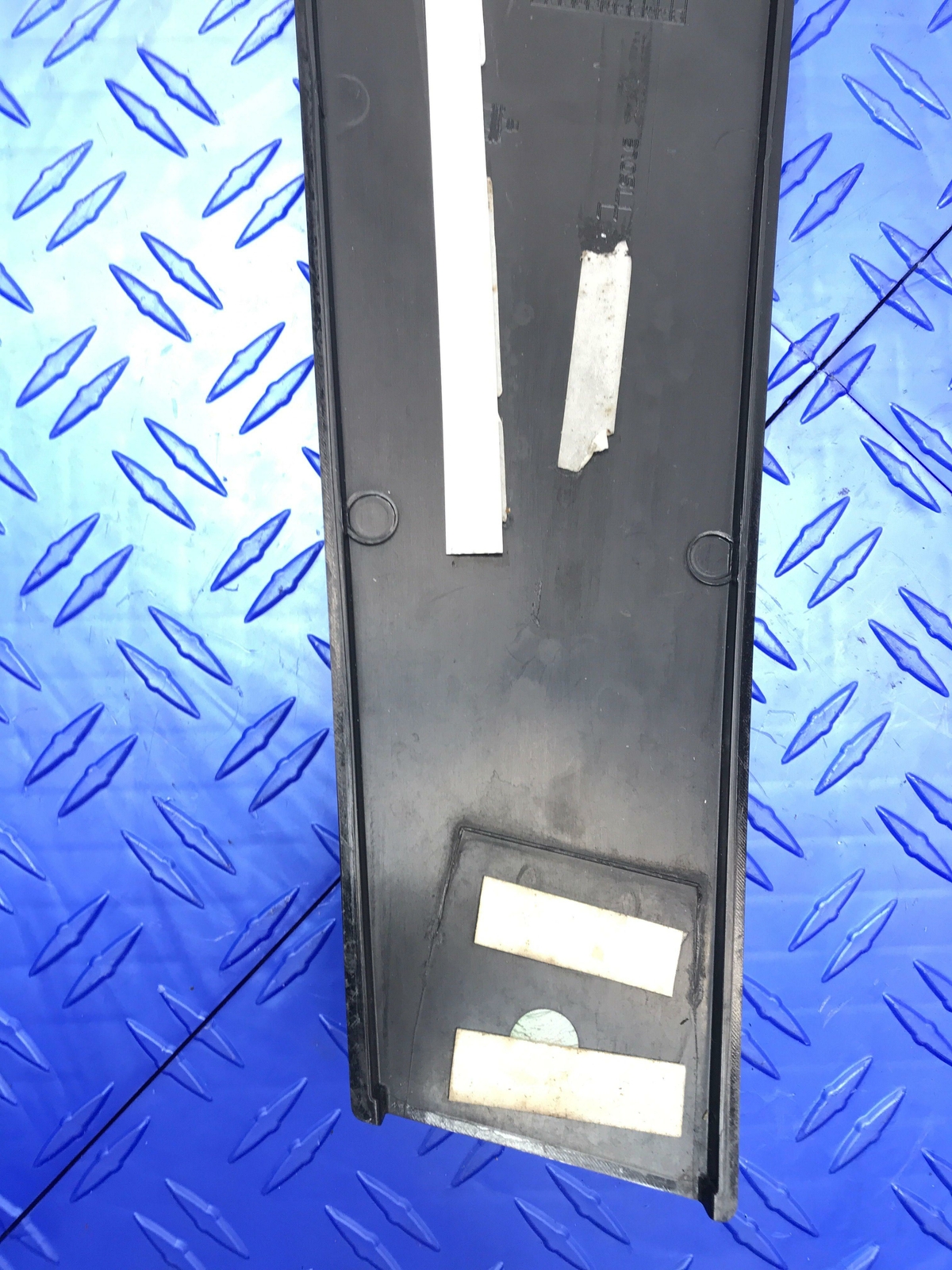 2014 - 2017 MASERATI GHIBLI M157 FRONT LEFT CENTER B PILLAR MOULDING 6700247880