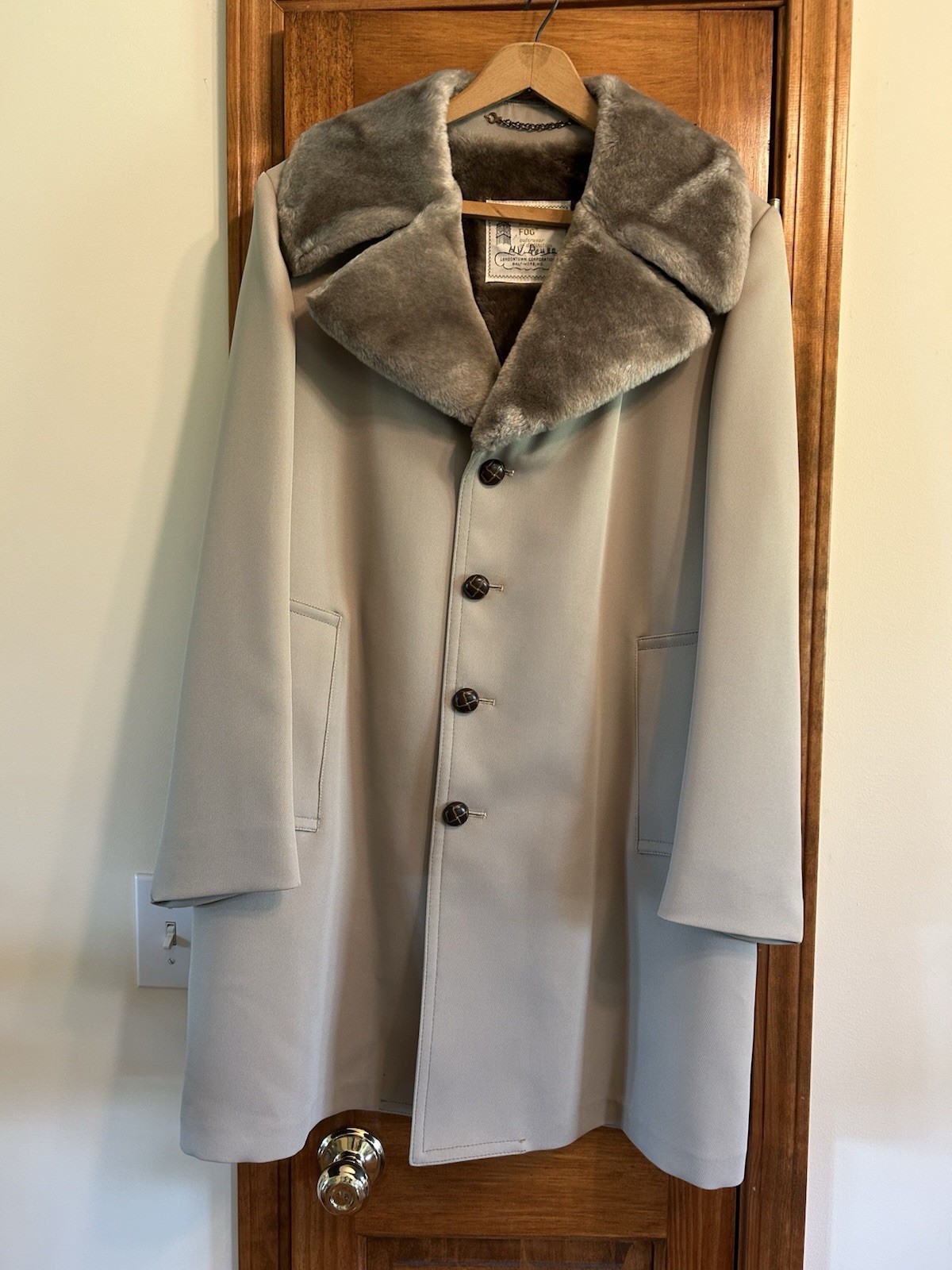 Vintage All-Weather Men's Beige Overcoat with Fur Collar, Size 38 Regular