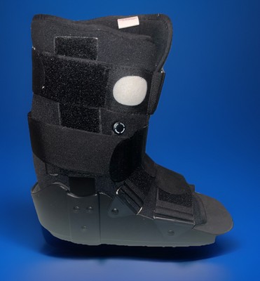 Inflatable Right Walking Boot Brace Black Size M w/ Release Valve 12  High Used