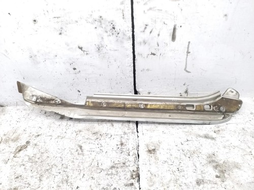 VW TOUAREG 7LA, 7L6, 7L7 Kotflügelhalter vorne rechts 7L6805920B 2.97 27848217