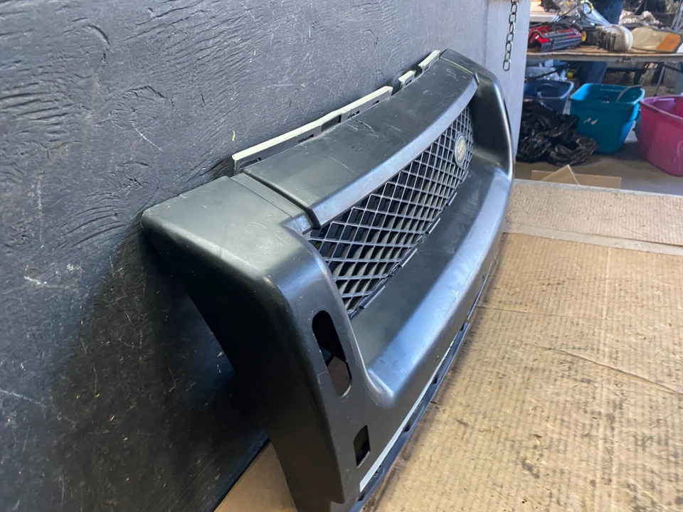 2004 2005 2006 Land Rover Freelander 1 Front Bumper Grille Grill Q8564 DG - Image 3 of 4
