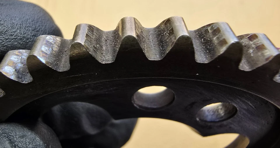 Piñón de cadena de levas Suzuki DR 650 1996-2024 12741-32E00 DR650 sincronización Foto 3 de 4