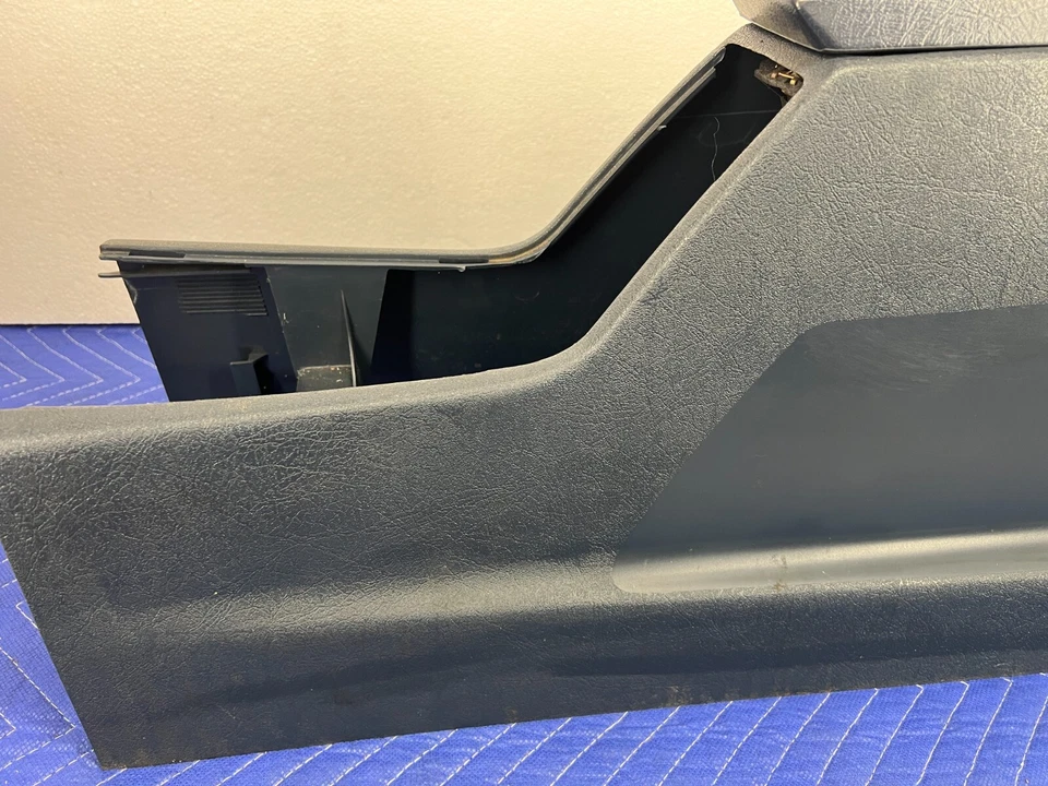 Volvo 740 760 1984-1989 sedán consola central reposabrazos moldura 1307702 OEM #1526EM Foto 3 de 4