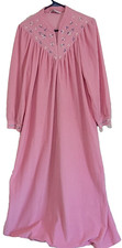 Vtg 70s Vanity Fair Pink Robe Housecoat Zip Front Fleece Embroidered Medium EUC