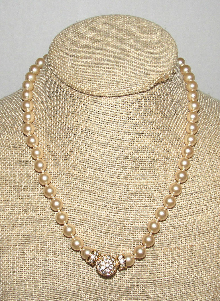 Nolan miller pearl necklace deals