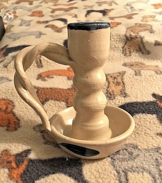 WILLIAMSBURG POTTERY SALT GLAZE CANDLE HOLDER TWISTED HANDLE MINT