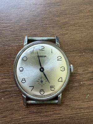 Sowjetische Russische Pobeda Armbanduhr   Handaufzug   15 Steine   USSR   läuft