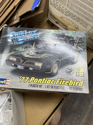 revell smokey and the bandit '77 pontiac firebird car model kit 1:25 unassembled