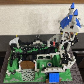 LEGO System Castle Royal Knight's Castle 6090 In 1995 Used Retired