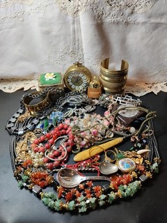 Konvolut Modeschmuck u.a. Schatulle Wecker und Kompass