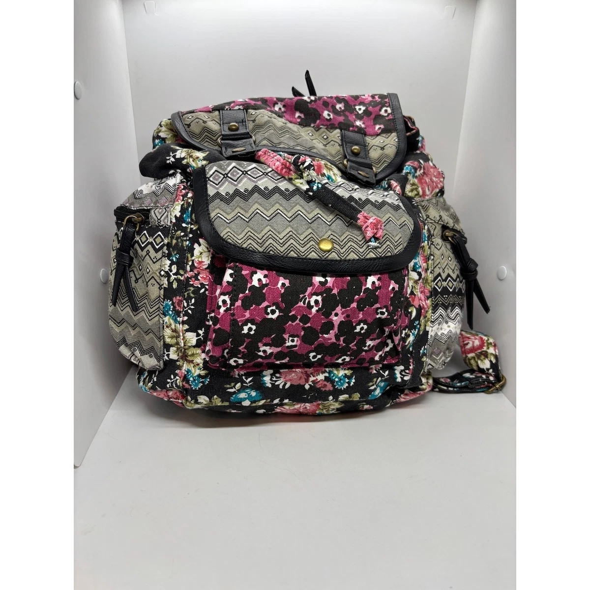 Stone Mountain Back Pack Black/White Batik Floral French Blue Toile Backpack: Floral Chinoiserie Polyester Bag  main image 4