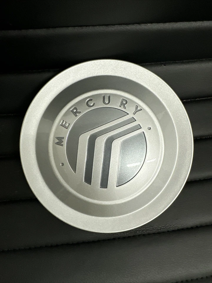 03-11 Mercury Grand Marquis calota central de substituição 6W33-1A096-AB. - Imagem 2 de 4