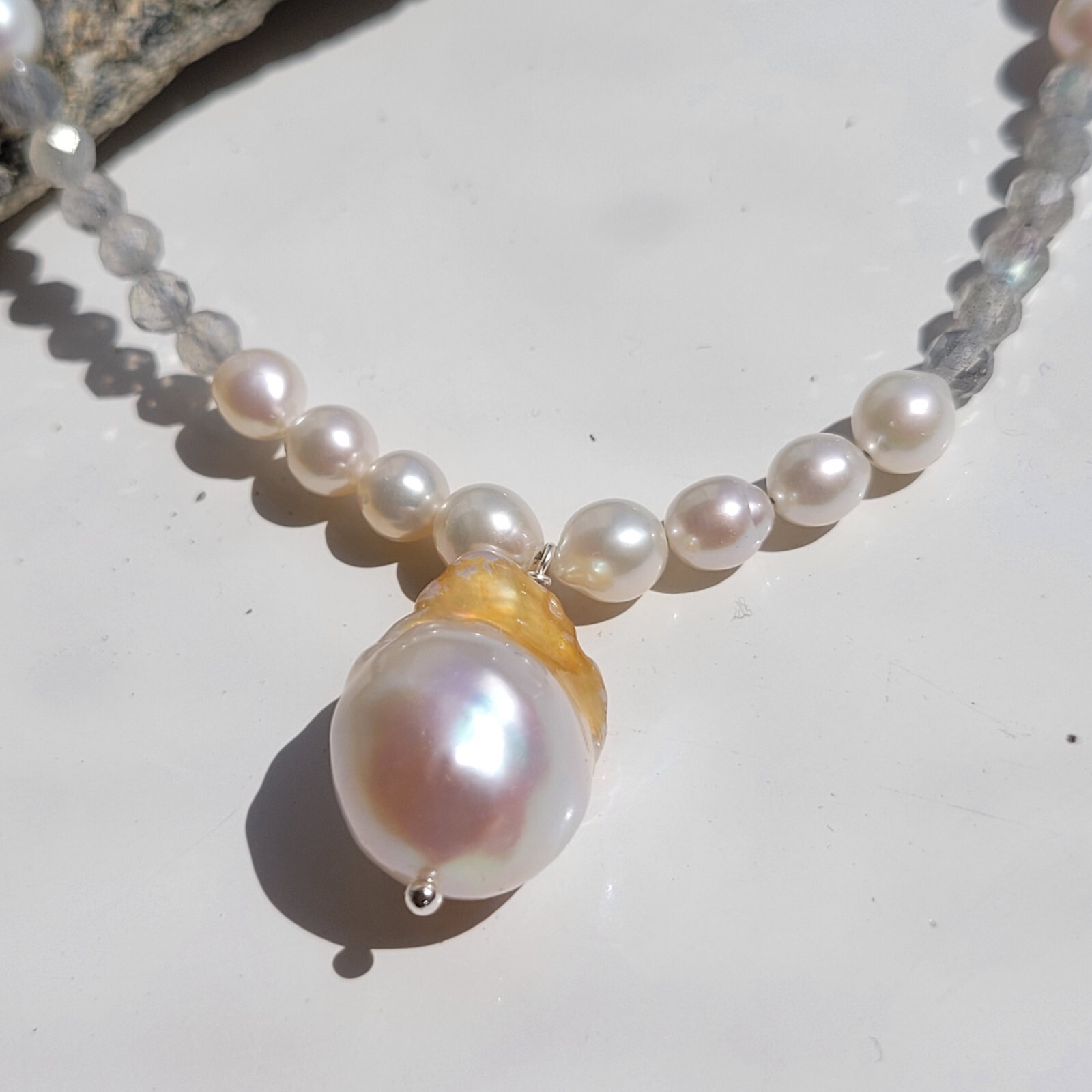 Collier perle de culture baroque d'eau douce labradorite véritable modèle 921