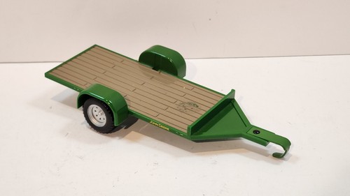 Ertl 1/32 Scale John Deere Flat Bed Trailer Plastic and Metal - Picture 4 of 6
