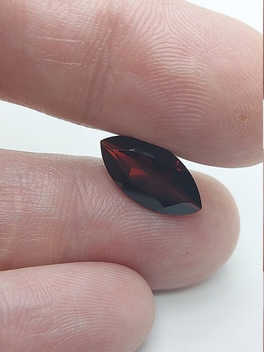 Clean Red Garnet Gemstone - Faceted Natural Garnet 4.20 CTS - Picture 9 of 10