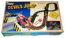 VINTAGE ARTIN DEVILS JUMP SLOT CAR ROAD RACING TRACK 10091 PARTS MISSING