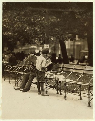 Boy collecting discarded papers,Union Square,New York,Lewis Wickes Hine,1910