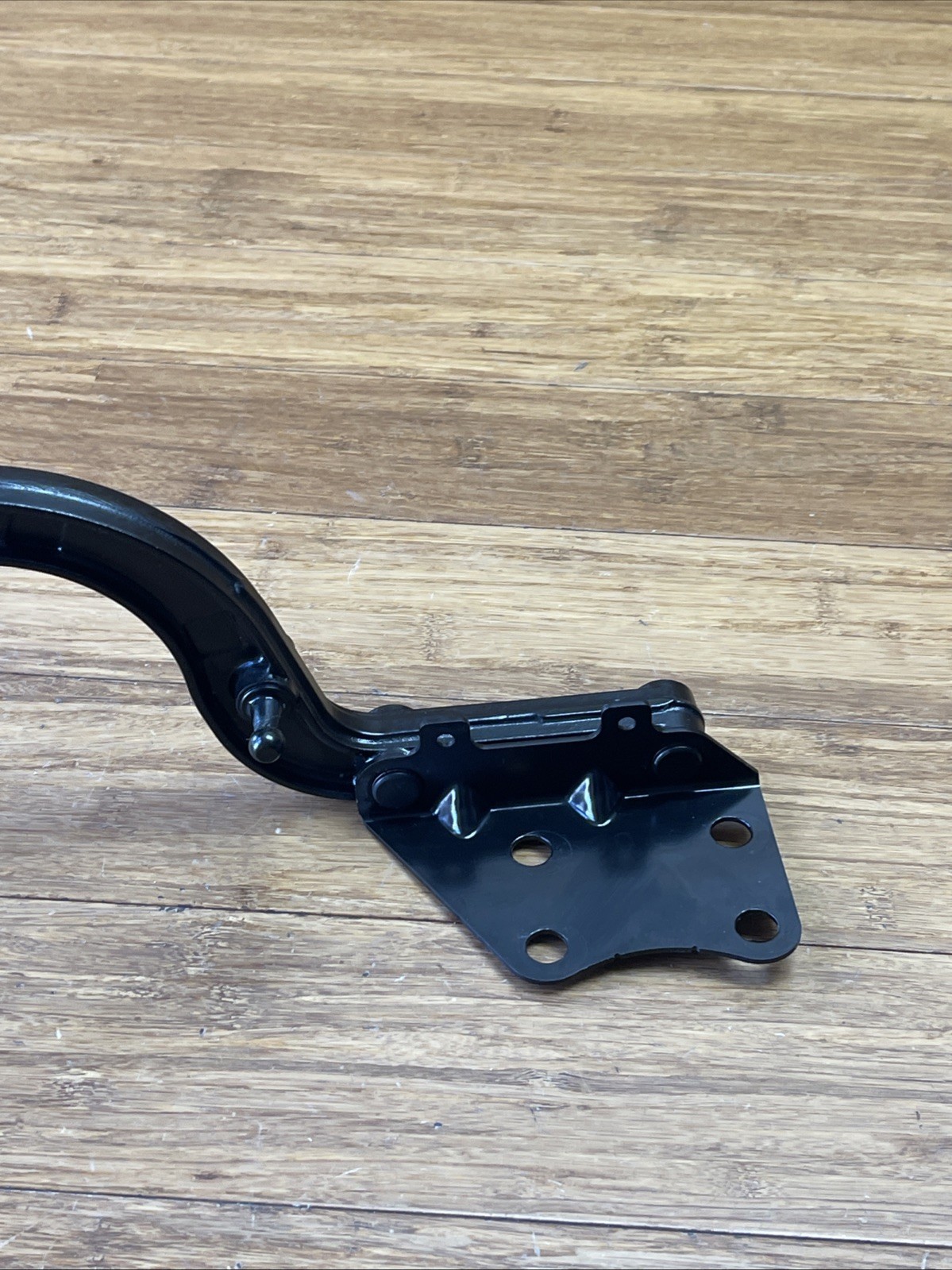 McLaren 570S Spider 2015-2023 Front Right Hinge bracket