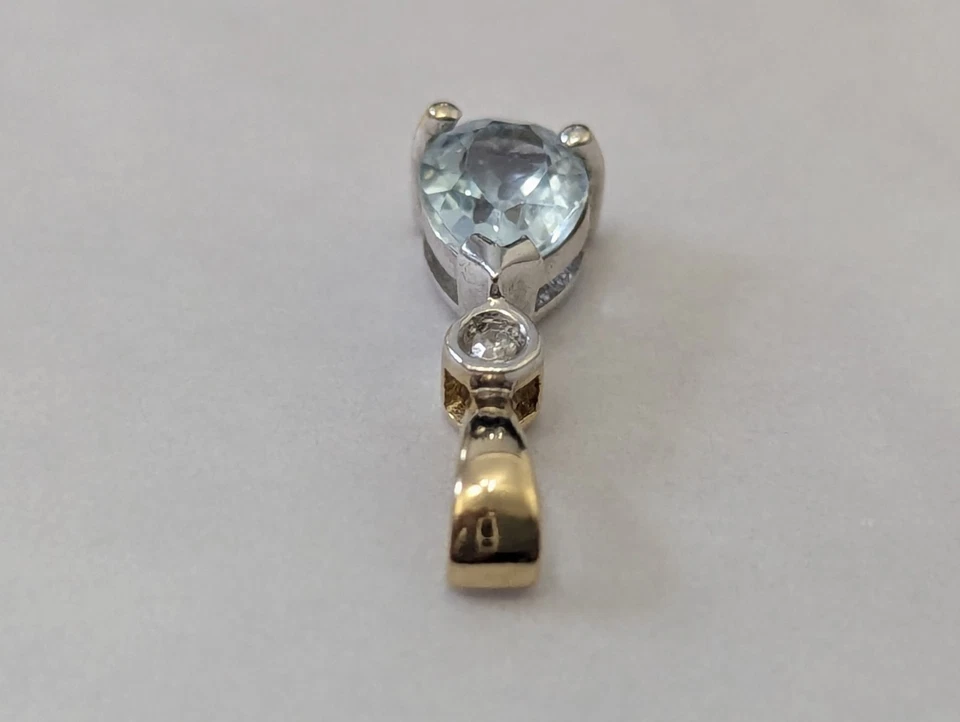 Collar colgante de oro amarillo de 9 quilates con piedras de topacio y diamantes con sello de 5 mm x 16 mm Foto 3 de 4