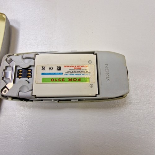 Nokia 3310 Vintage Mobile Phone Retro Collectible - Picture 8 of 8