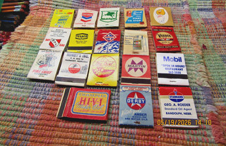 VINTAGE LOT OF 18 ADVERTISING GAS STATIONS MATCHBOOKS/COVERS !!