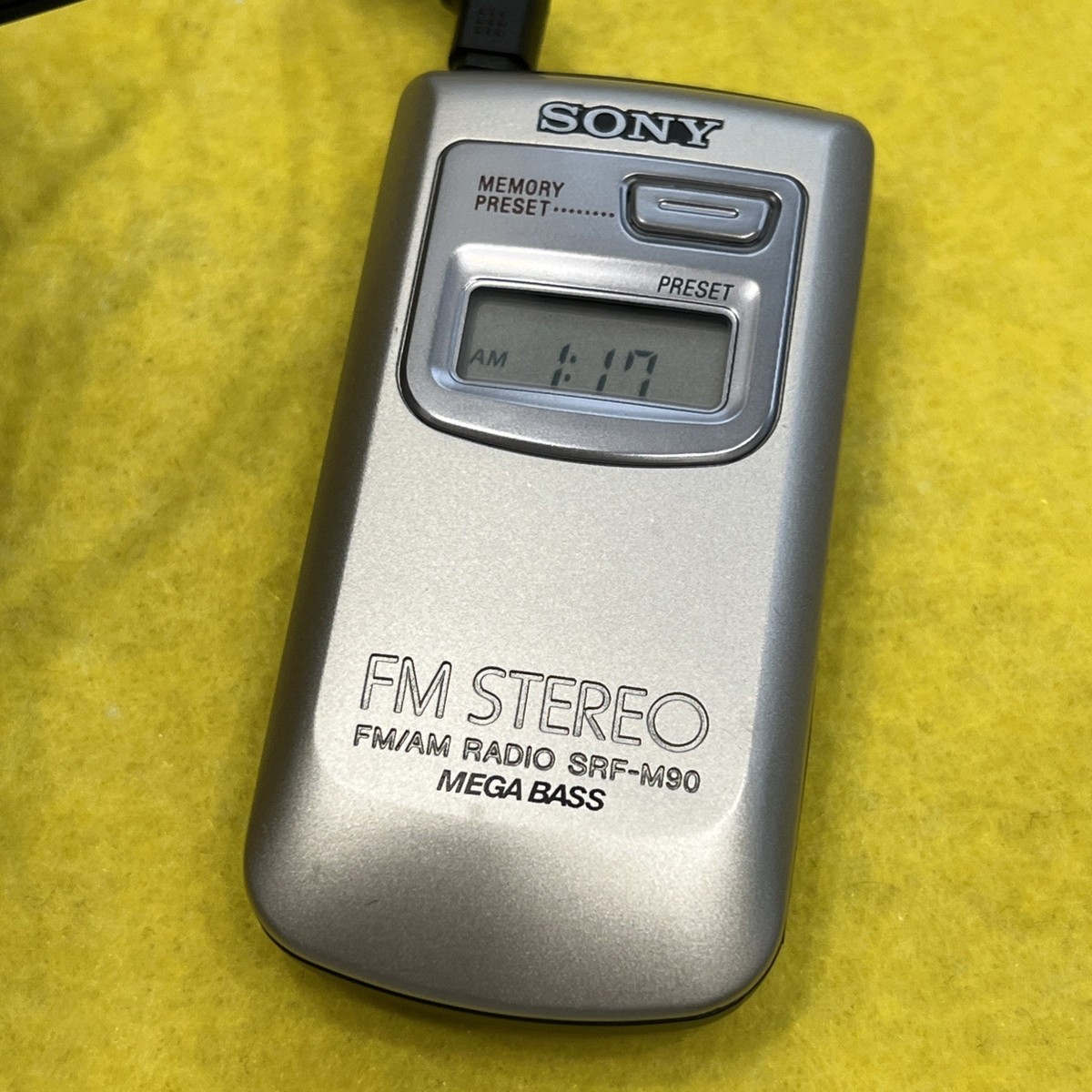 Sony SRF-M90 FM/AM Radio RARE !! 14 Memory Pre Sets And MEGA BASS