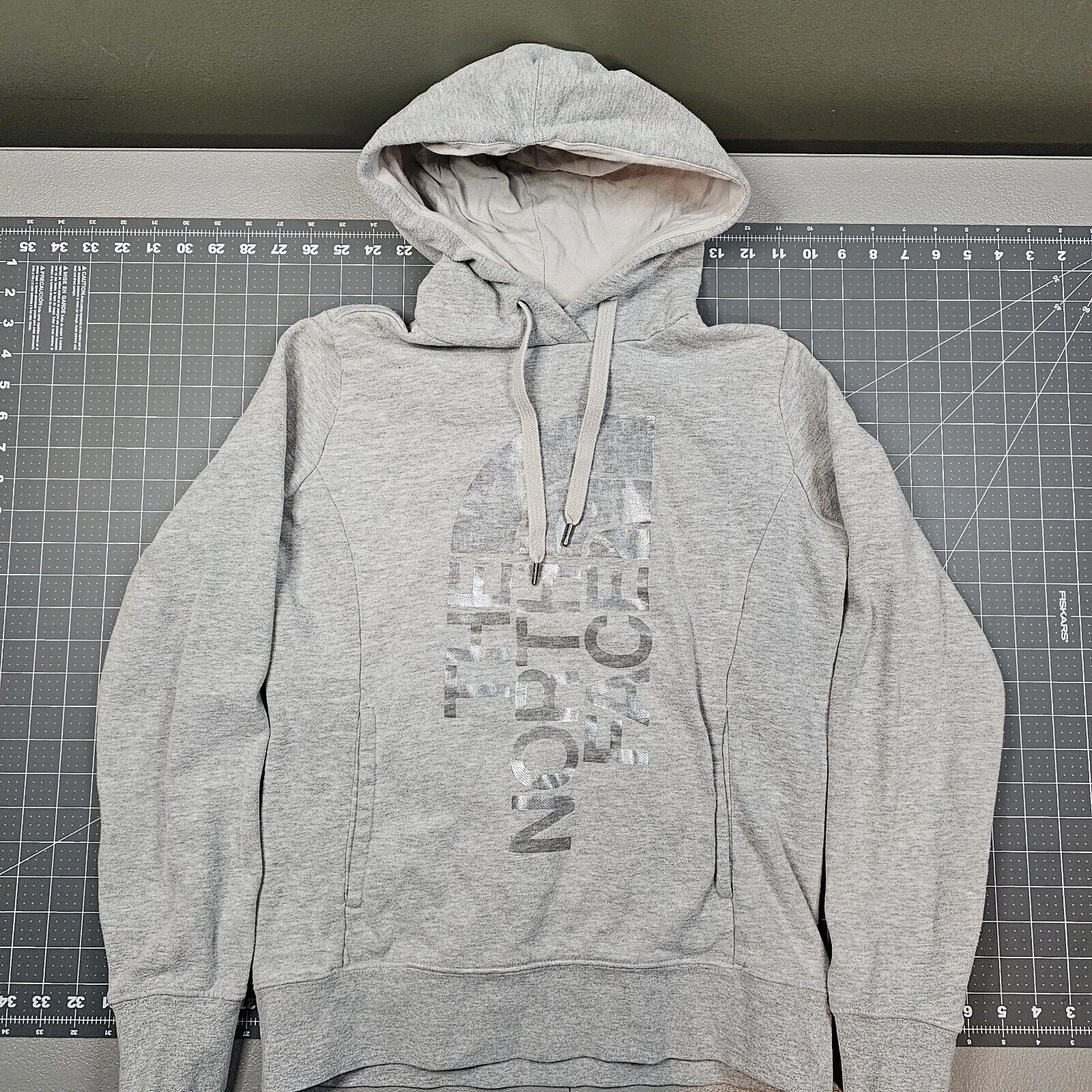 The North Face Hoodie Womens Small Gray Gorpcore Hiking Outdoors Camping Preppy