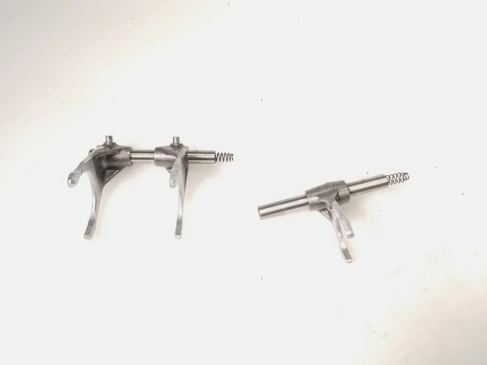 Вилка переключателя передач 2015 KTM 1290 Super Duke R - Изображение 2 из 4