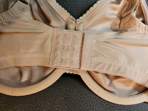 Reggiseno Wacoal Donna Simple Shaping Copertura Completa Minimizzatore Sottofilo 857109 32DDD - Foto 4 di 7
