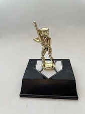 FIGURINE 4,5" TROPHÉE BASEBALL FILLE SUR SOCLE NOIR COULEUR OR PERSONNALISÉE