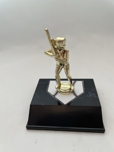 4.5" GIRLS  BASEBALL  TROPHY  ON A BLACK BASE GOLD COLOR  FIGURE  PERSONALIZED - Afbeelding 1 van 7