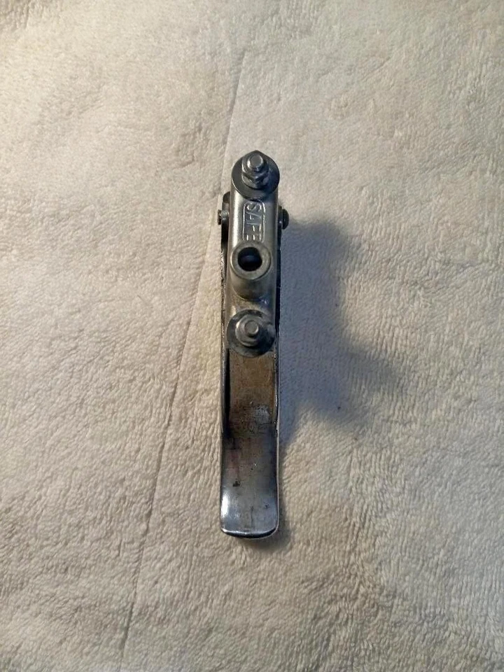 Maserati 3500GT, 3500GT Spyder, Sebring II, Mistral -palanca de liberación de capó original Foto 4 de 4