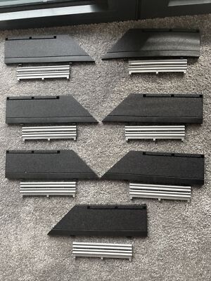 Scalextric 1:32 Sport schwarz Crossover Borders L10873 und L8685 mit Absperrung