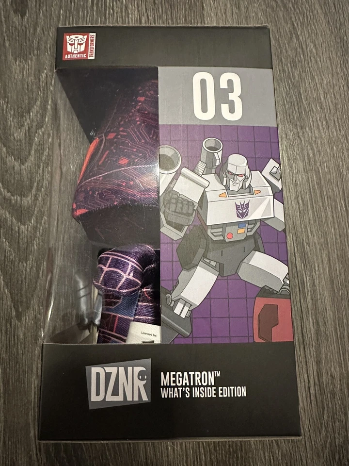 Peluche DZNR Transformers Megatron Yume What’s Inside Edition #03 Foto 2 de 4