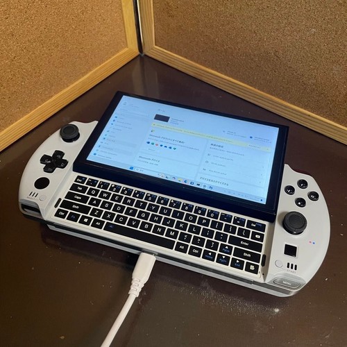 GPD WIN4 16GB 1TB White 6800U Gaming PC windows 11 AMD Ryzen 7 Tested Used
