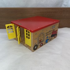 BRIO Wooden Train Engine Shed with Open Doors 33328. Thomas Compatible