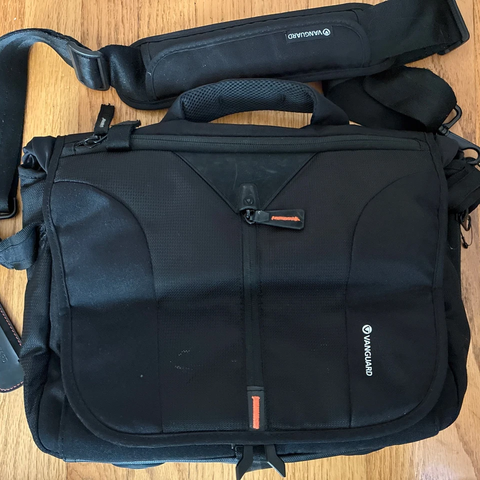 Vanguard Up-Rise II 28 Bolsa de Mensajero para Cámara Bolsillos para Computadora Acolchada/Muy Bonita Foto 2 de 4