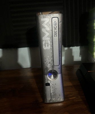  Xbox 360 MW3 Special Edition 250GB Silver