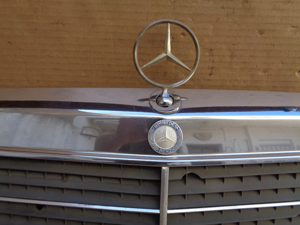 Calandre  grille avant pour MERCEDES  W124 C124 S124 N° 124 888 02 23 - Photo 2/4