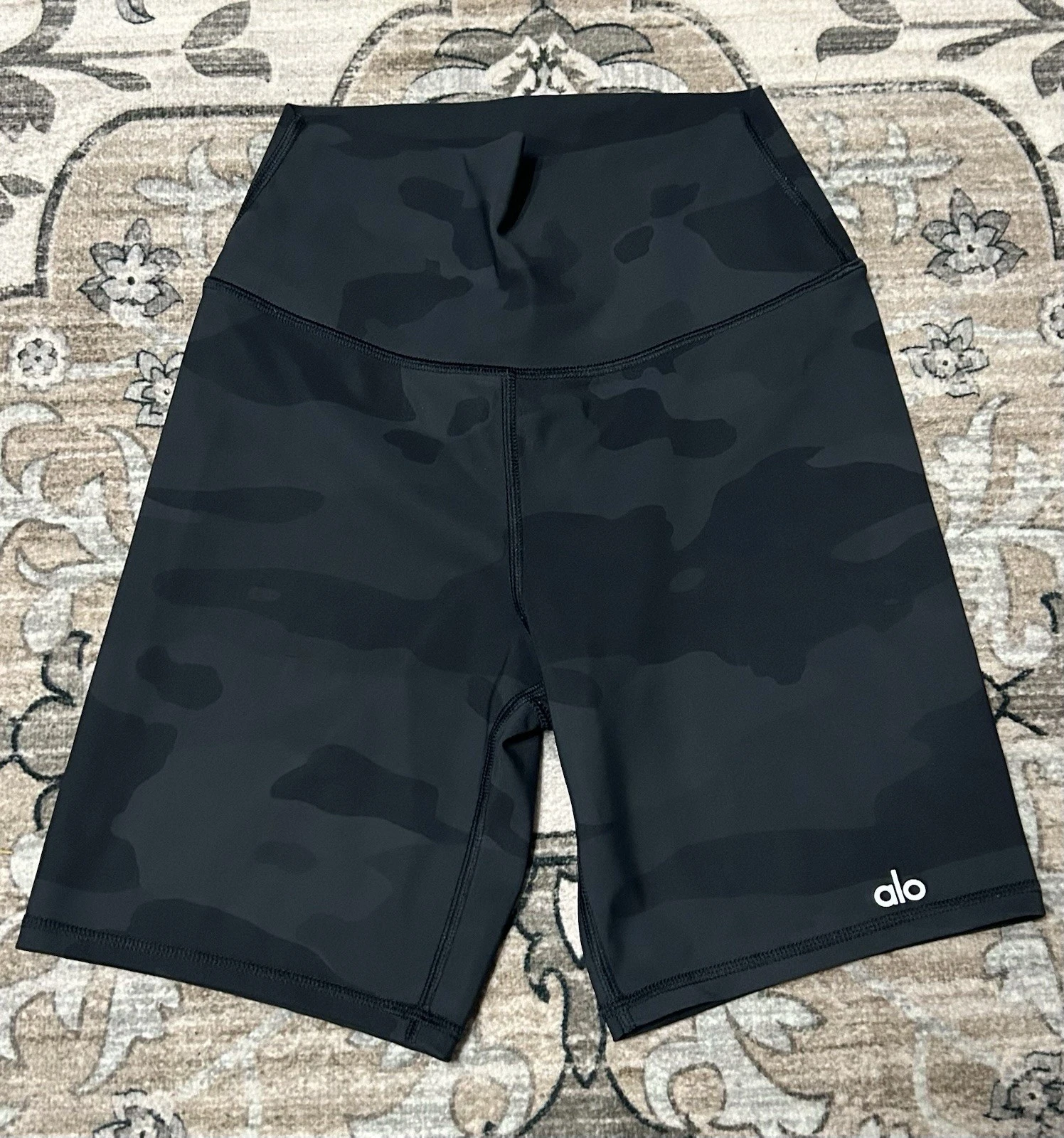 alo-yoga vapor high waisted camo athleisure activewear shorts