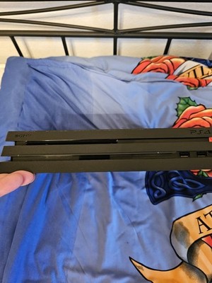 Sony PlayStation 4 Pro 1TB Heimkonsole - Schwarz gebraucht guter Zustand