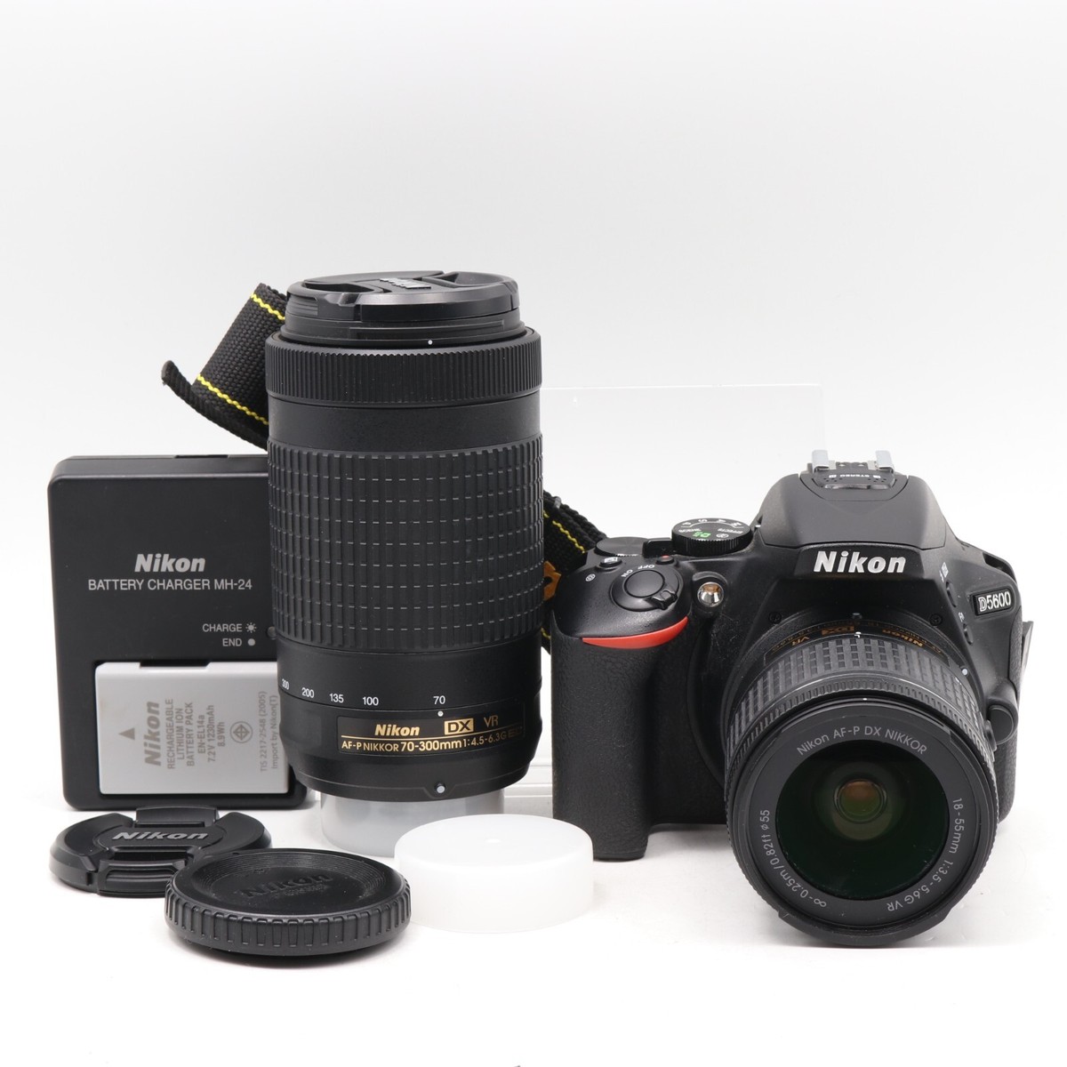 Nikon D5600 18-55mm + 70-300mm VRキット
