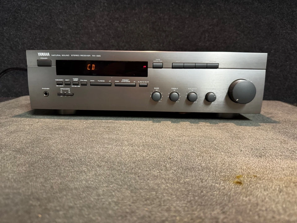 Yamaha RX-385 Stereo Receiver in Titan