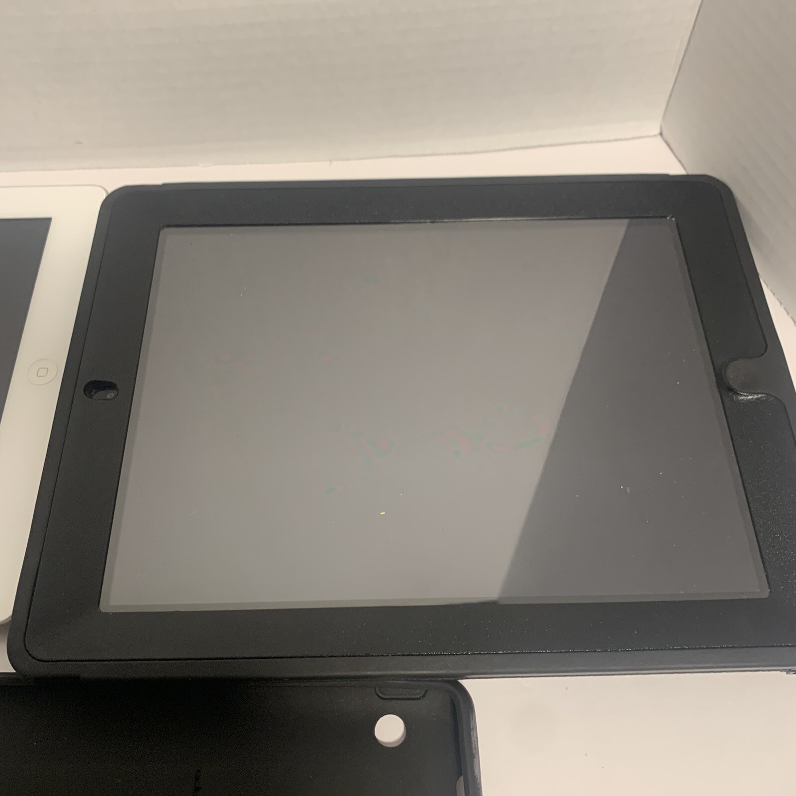 Lot of 2 Apple A1403 A1458 iPads 2nd & 4th Generation - ALL LOCKED - PARTS ONLY!