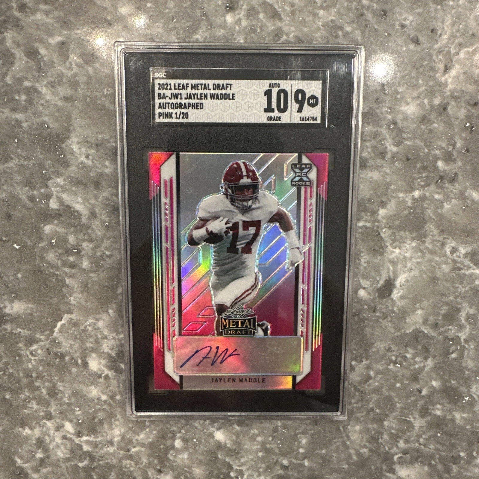 Jaylen Waddle Leaf Metal Draft Autographs #BAJW1 Pink Marble