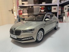 1:18 Dealer Edition Skoda SUPERB 2019 Car Die Cast Model