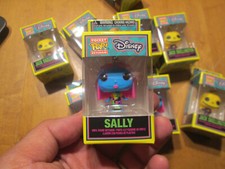 LLAVERO BOLSILLO FUNKO POP DISNEY SALLY BLACKLIGHT Pesadilla antes de Navidad