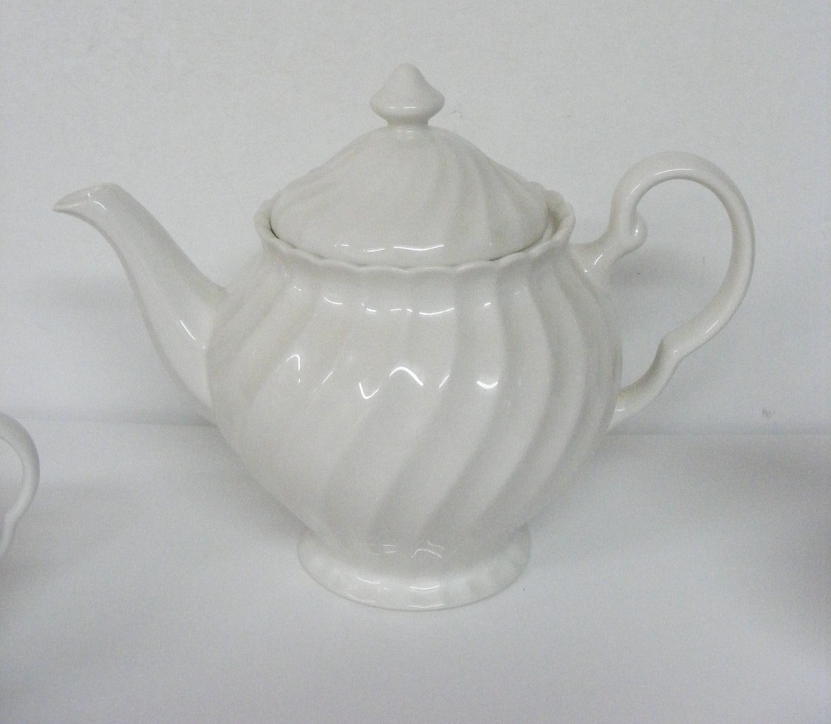 Vintage 4 Cup Teapot Sugar Bowl w Lid 12 Oz Creamer White Swirl Made in England